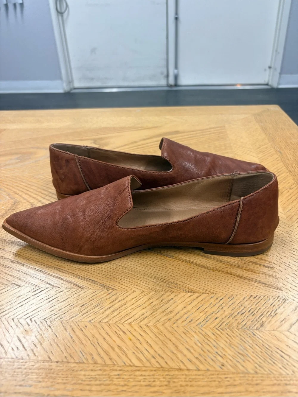 FRYE Leather Pointed Toe Slip-On Loafers in Brown. Size 10